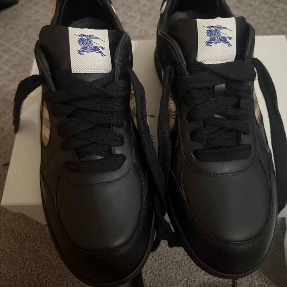 Burberry man shoes